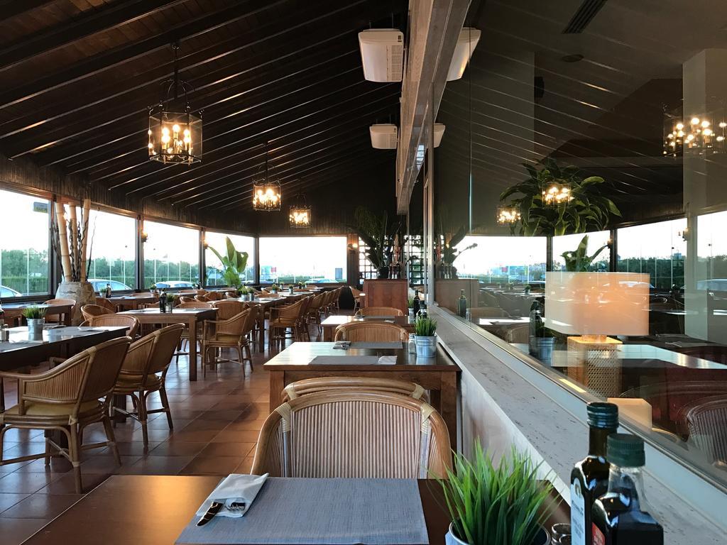 Hotel Leflet Sanlucar Sanlúcar la Mayor Esterno foto