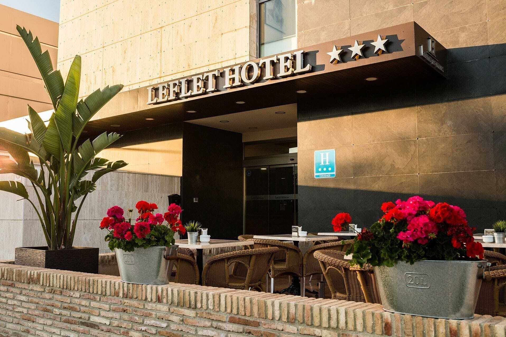 Hotel Leflet Sanlucar Sanlúcar la Mayor Esterno foto